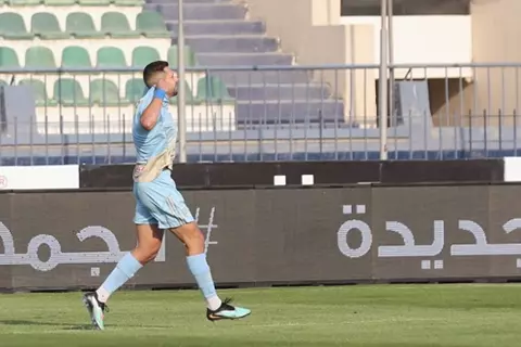 في القمة.. فلسفة طارئة قد يلجأ لها الأهلي لتعويض جراديشار